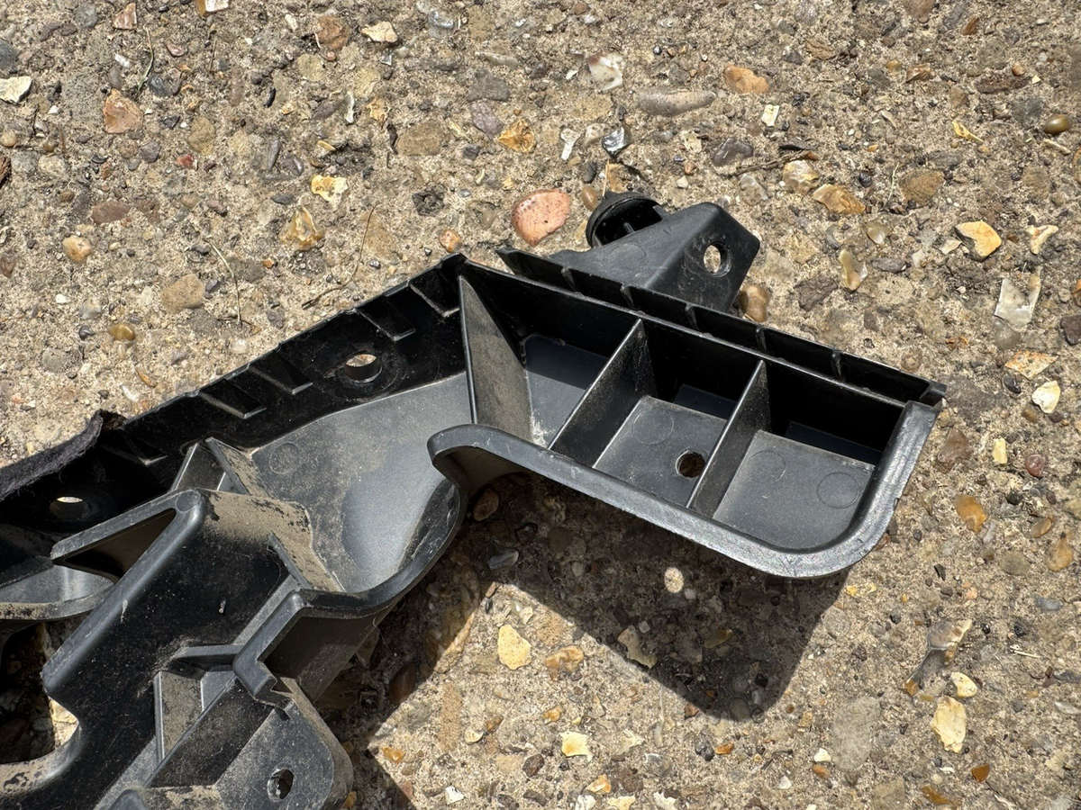 JAGUAR XE X760 REAR BUMPER MOUNT BRACKET LEFT PASSENGER SIDE 2015 GX73-17A882-AA