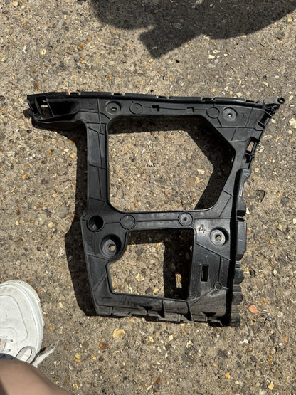 AUDI Q7 4M Rear Right Bumper Guide Section 4M0807454B