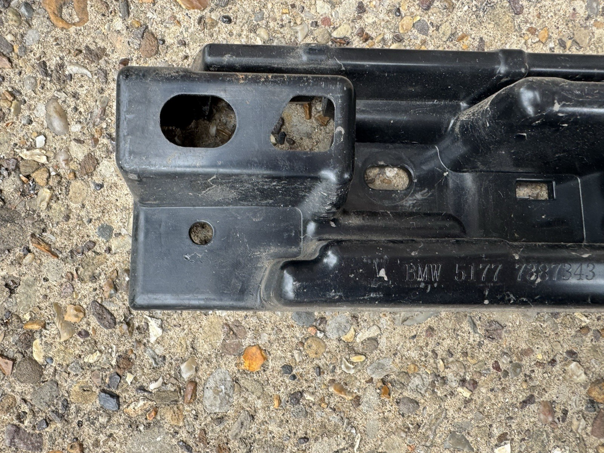 BMW 5 SERIES G30 2018-2024 FRONT LEFT N/S SIDE SKIRT BRACKET 7387343 #B12-36