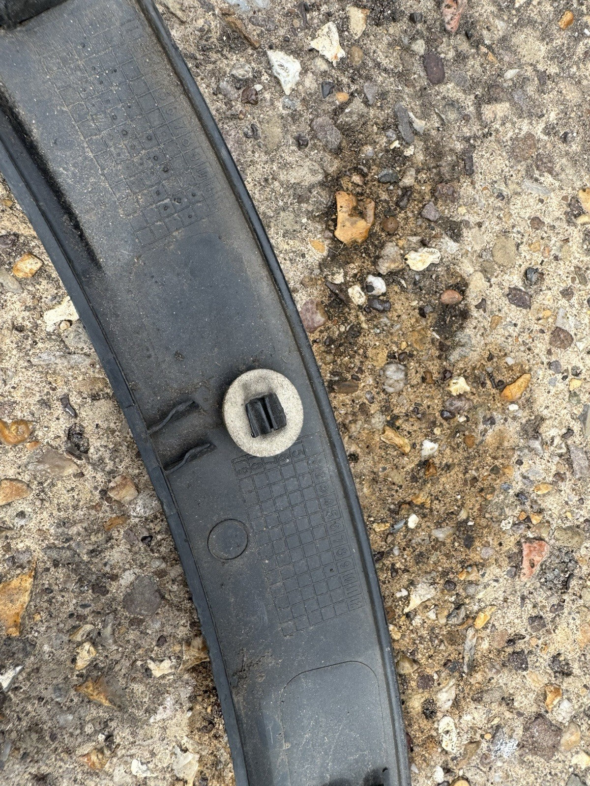 RANGE ROVER EVOQUE WHEEL ARCH TRIM REAR LEFT BJ32-290E23