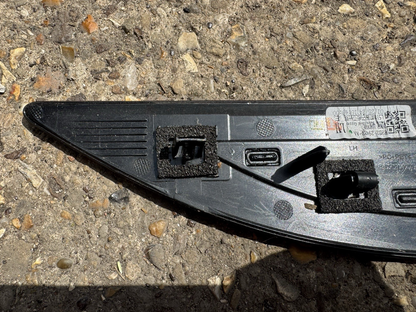 Trim Samping Kiri Depan K8D2-29427-AB Original Range Rover Evoque L551