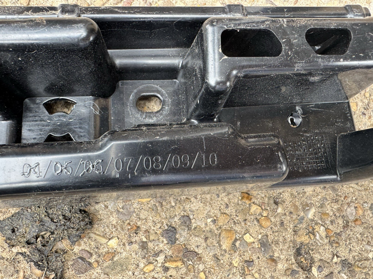BMW 5 SERIES G30 2018-2024 FRONT LEFT N/S SIDE SKIRT BRACKET 7387343 #B12-36