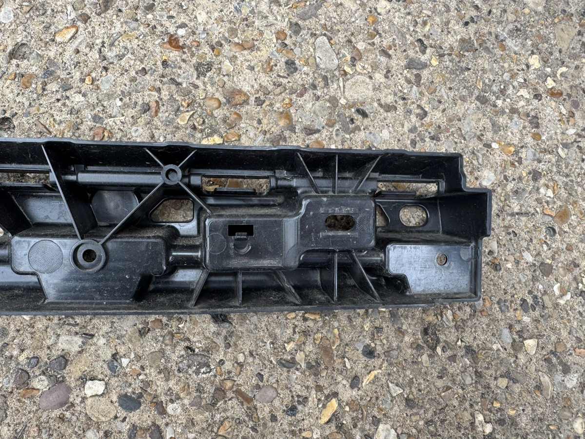 BMW 5 SERIES G30 2018-2024 FRONT LEFT N/S SIDE SKIRT BRACKET 7387343 #B12-36