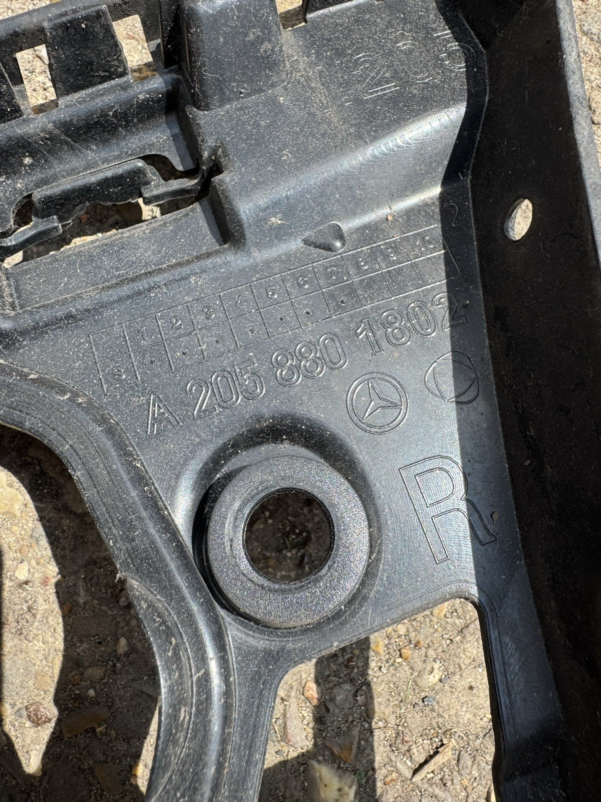 Mercedes W205 C 2016 RHD Stoßstangenhalter hinten rechts A2058801802 14441431