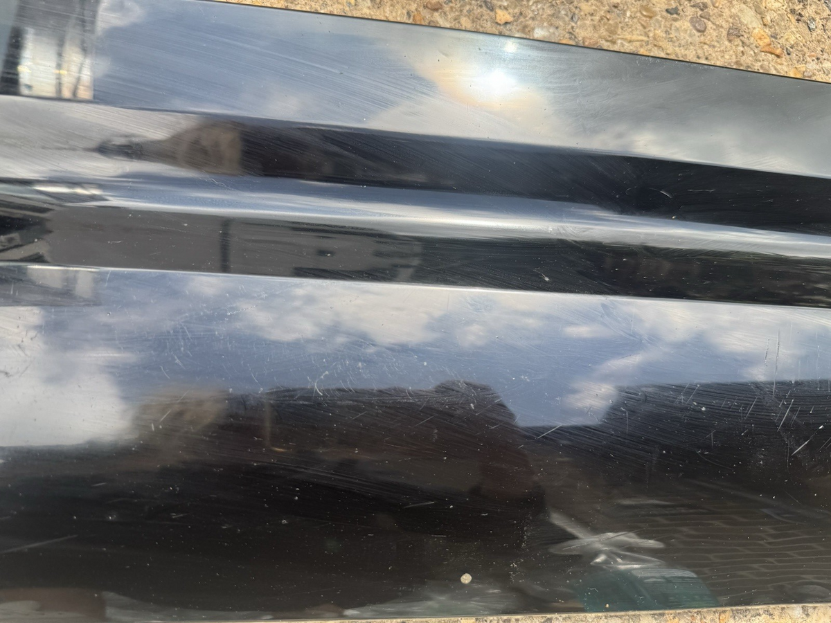 Molding Pintu Depan Kiri Land Rover Defender L663 2020 ON L8B2-21065-D Original
