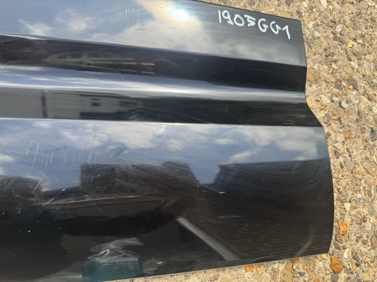 Molding Pintu Depan Kiri Land Rover Defender L663 2020 ON L8B2-21065-D Original