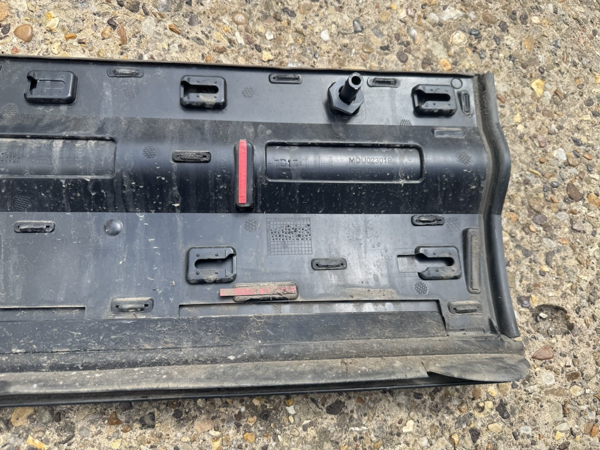 Molding Pintu Depan Kiri Land Rover Defender L663 2020 ON L8B2-21065-D Original
