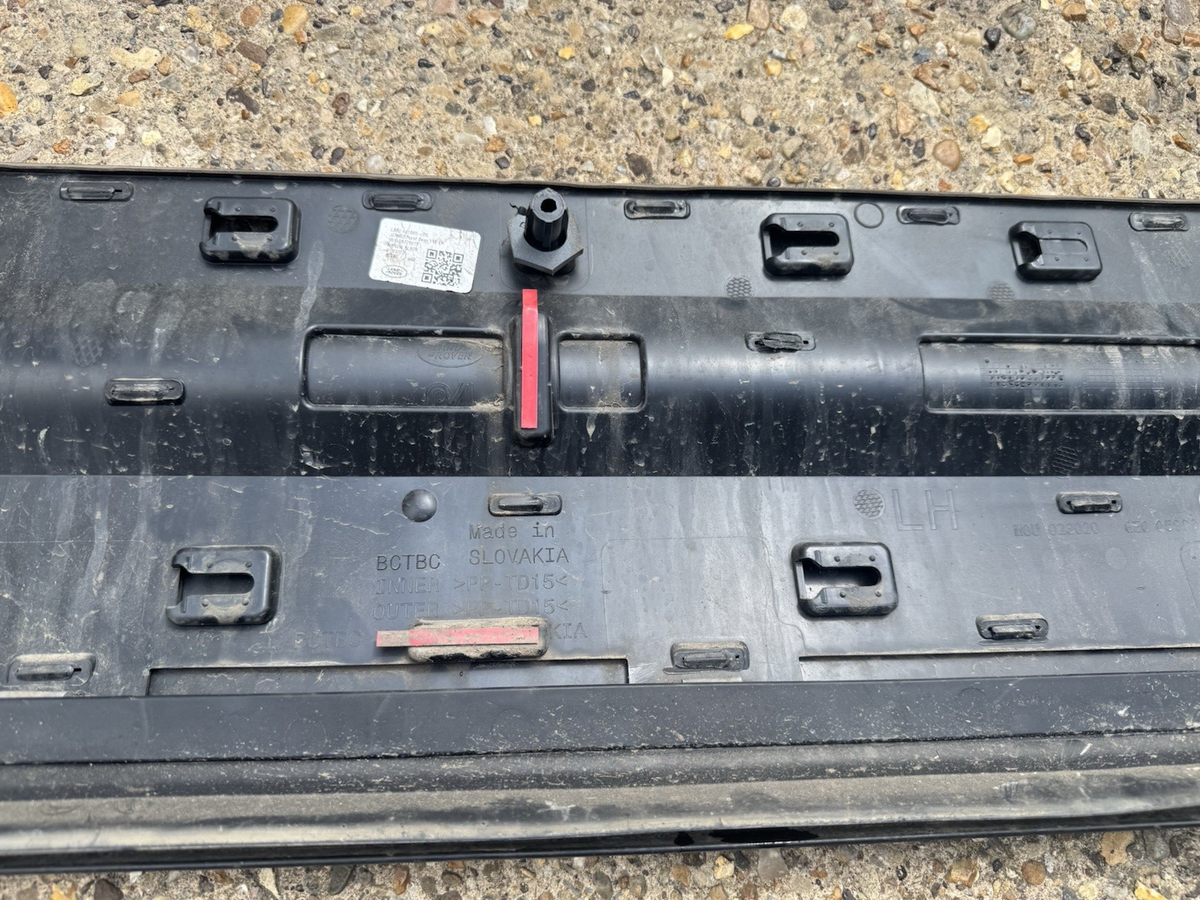 Molding Pintu Depan Kiri Land Rover Defender L663 2020 ON L8B2-21065-D Original