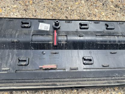 Molding Pintu Depan Kiri Land Rover Defender L663 2020 ON L8B2-21065-D Original