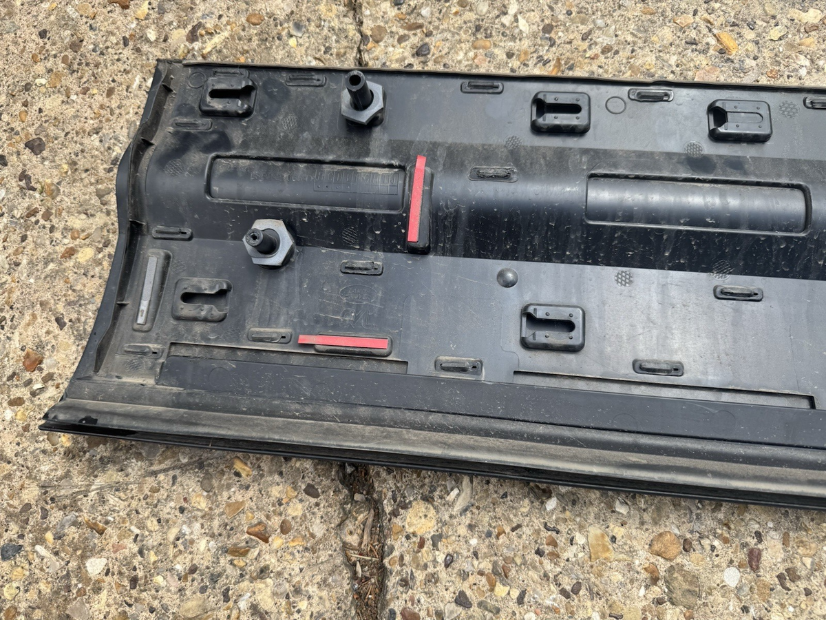 Molding Pintu Depan Kiri Land Rover Defender L663 2020 ON L8B2-21065-D Original