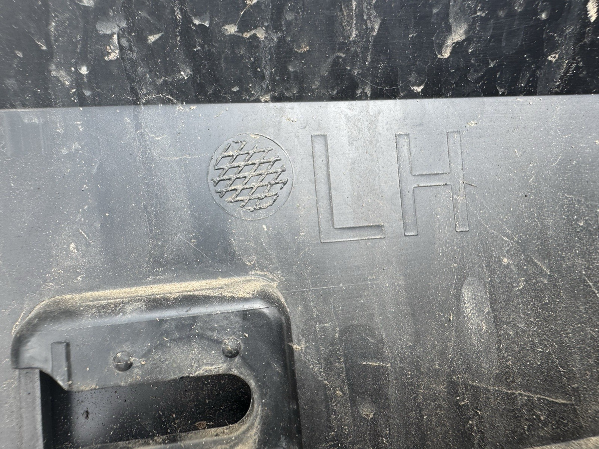 Molding Pintu Depan Kiri Land Rover Defender L663 2020 ON L8B2-21065-D Original