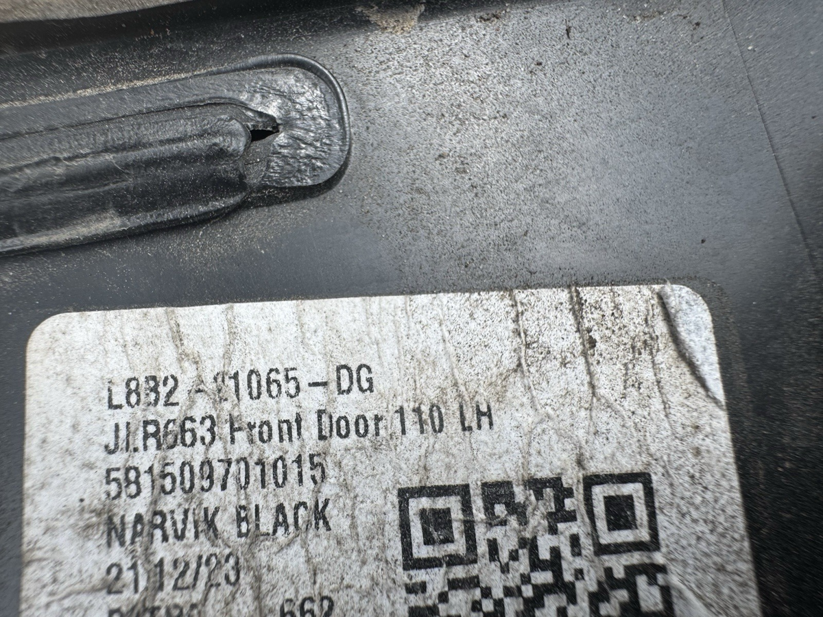 Molding Pintu Depan Kiri Land Rover Defender L663 2020 ON L8B2-21065-D Original