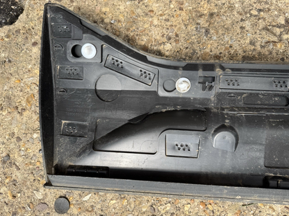 VOLVO XC40 536 Front Right Door Lower Molding 32409185 2.0 28791279