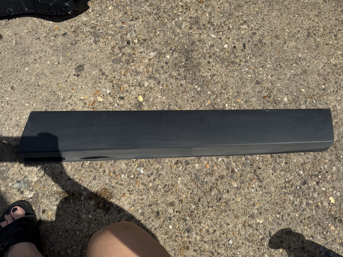unknown part number 951157444 body side front rh 2012on