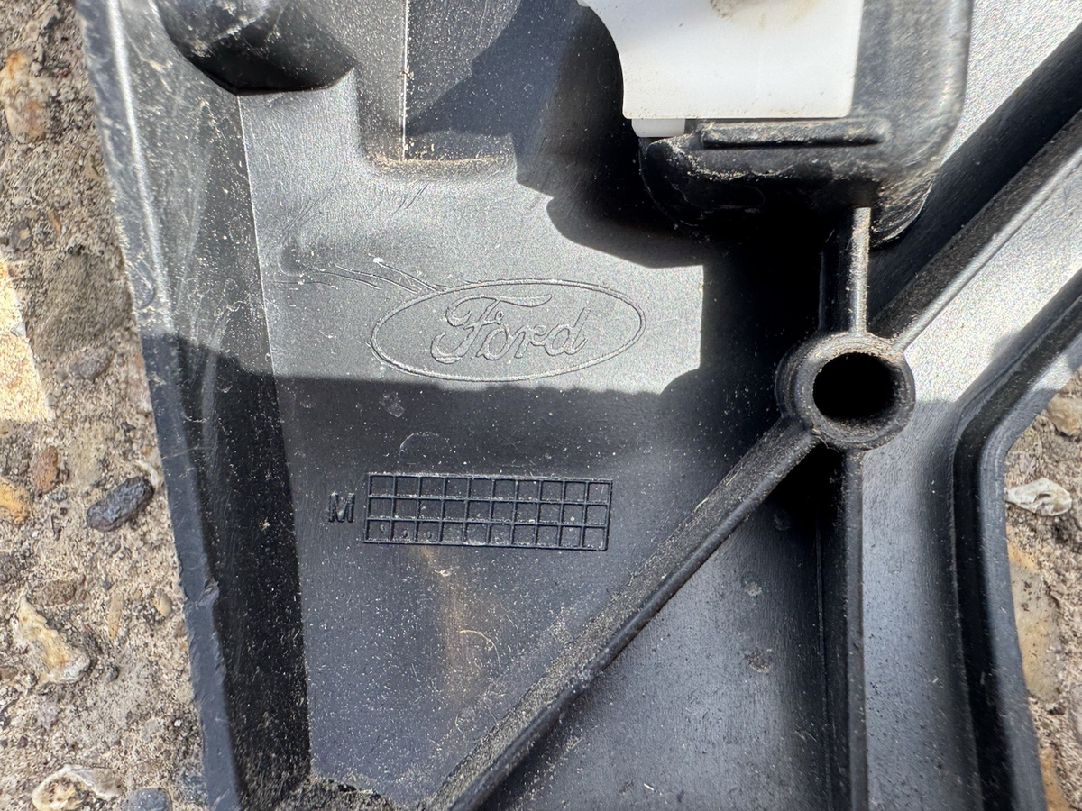 Genuine FORD S-MAX BRACKET RIGHT SIDE , REAR EM2B-R423A40