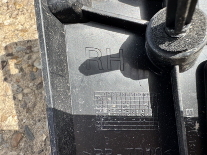 Genuine FORD S-MAX BRACKET RIGHT SIDE , REAR EM2B-R423A40
