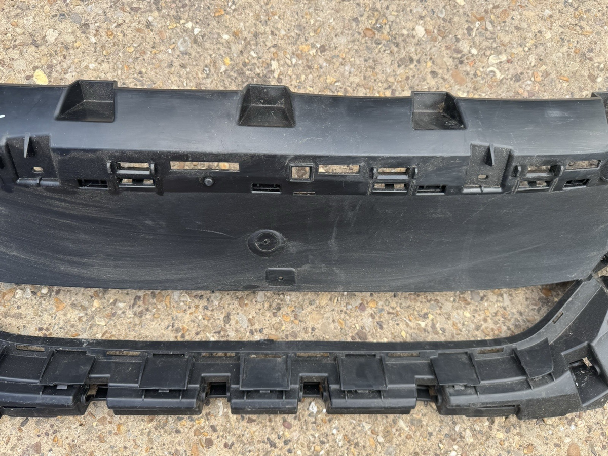 PEUGEOT 3008 P84 2016-ON FRONT RADIATOR GRILLE BACKING TRIM 9815317777 1766