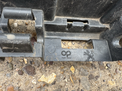 PEUGEOT 3008 P84 2016-ON FRONT RADIATOR GRILLE BACKING TRIM 9815317777 1766