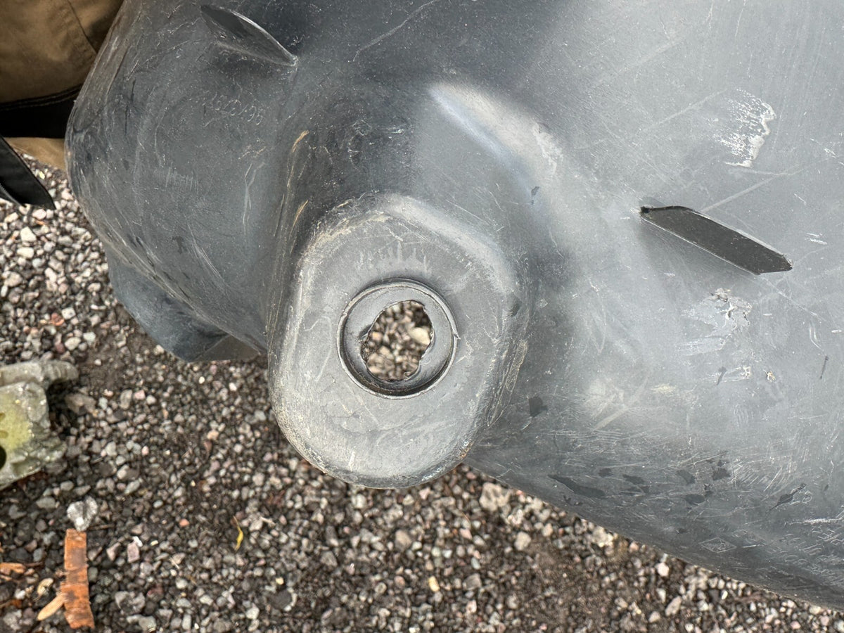 ไม่ใช่ของปลอม 2013 PEUGEOT 208 Mk1 พลาสติกซุ้มล้อในหลังขวา