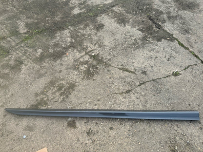 คิ้วบันไดข้างขวา 517183 - BMW (51778075468) ตั้งแต่ปี 2018 เป็นต้นไป