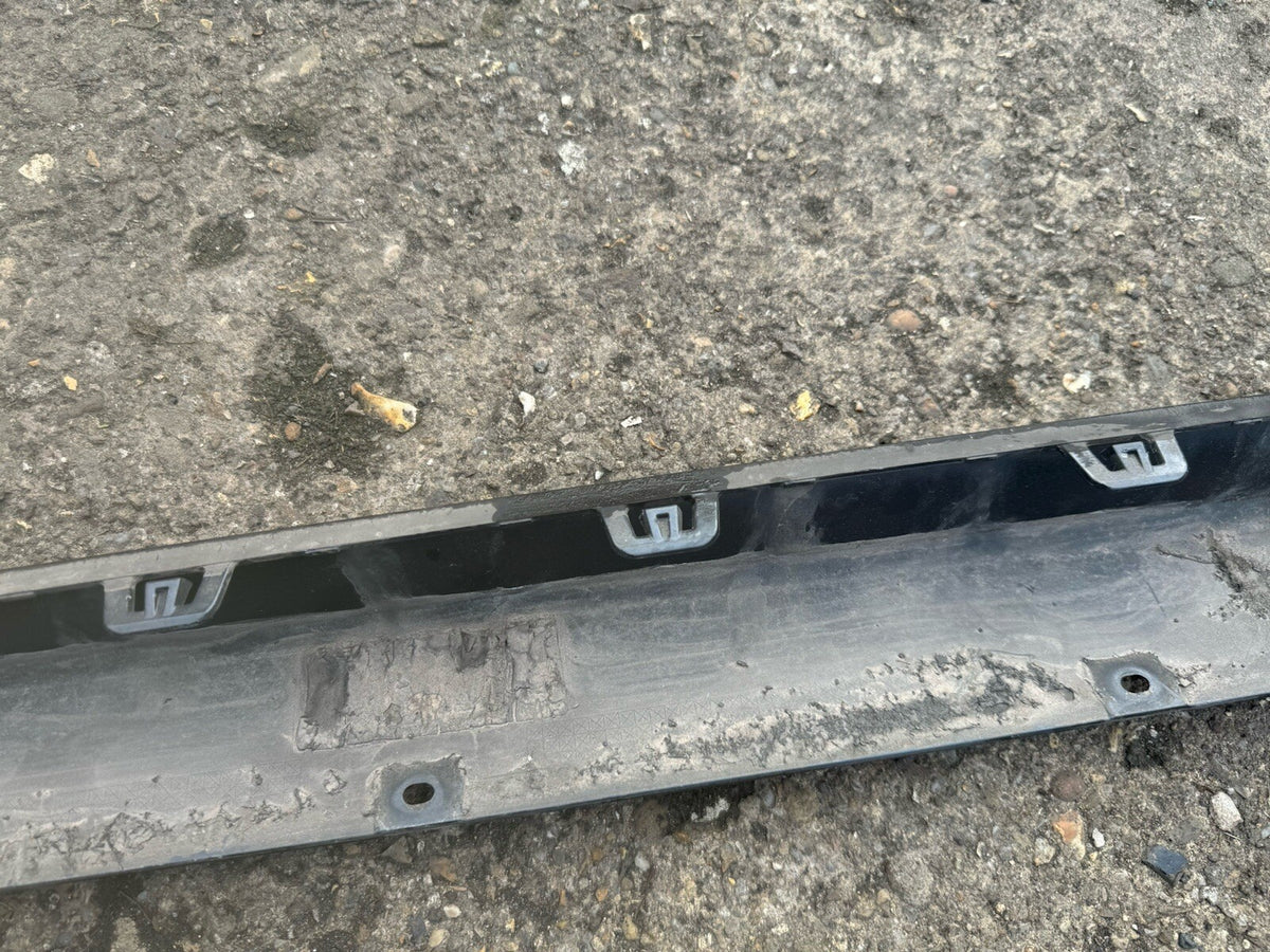 คิ้วบันไดข้างขวา 517183 - BMW (51778075468) ตั้งแต่ปี 2018 เป็นต้นไป