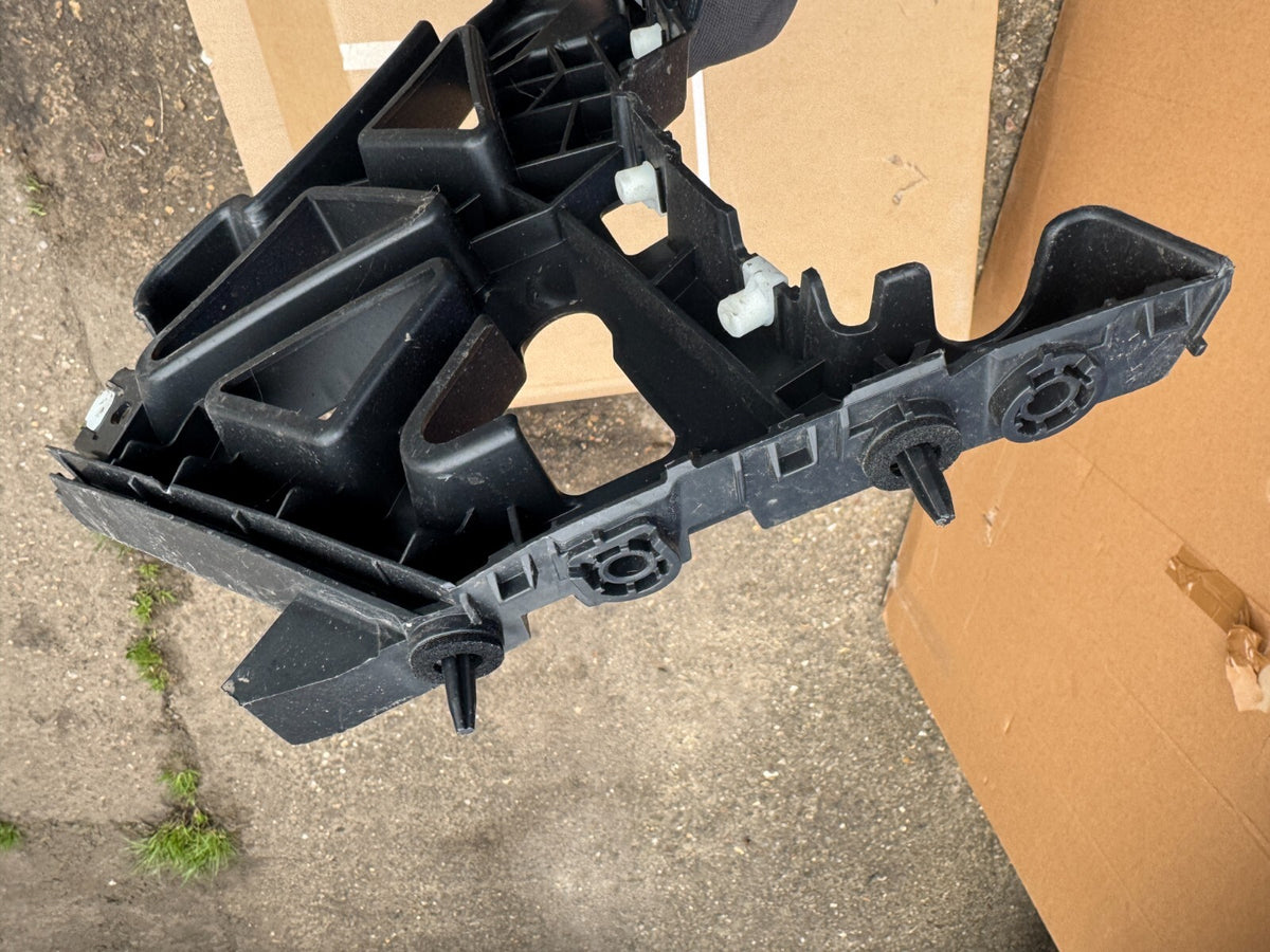 2021 JAGUAR I-PACE X590 LEFT REAR BUMPER BRACKET  J9D317B931A