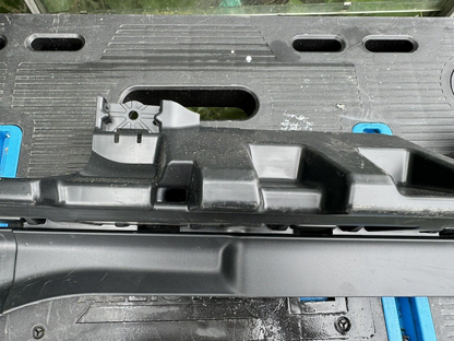 2019 適用於 L663 LAND ROVER DEFENDER 110 後中保桿支架 L8B217B861A