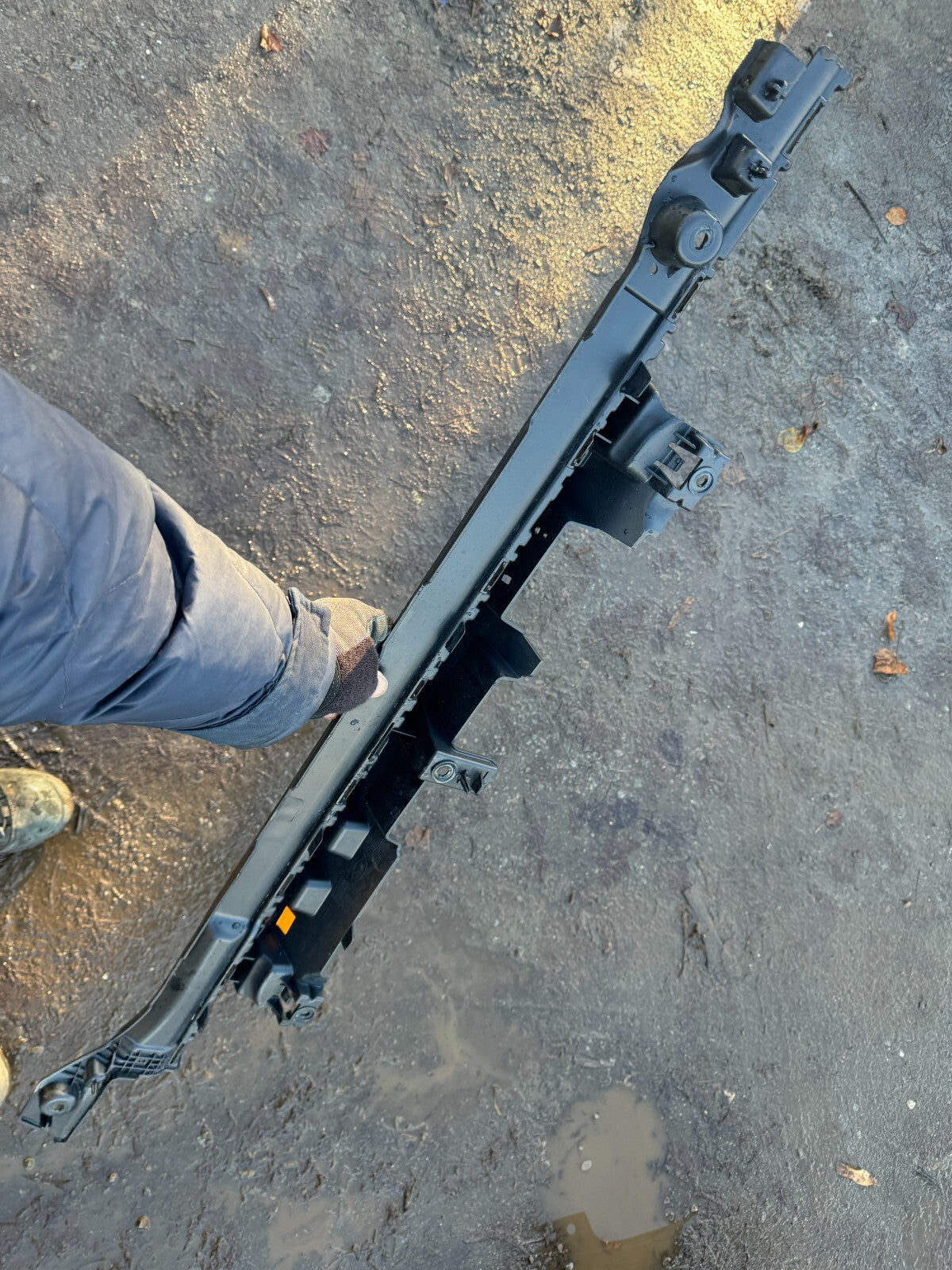 2019 適用於 L663 LAND ROVER DEFENDER 110 後中保桿支架 L8B217B861A