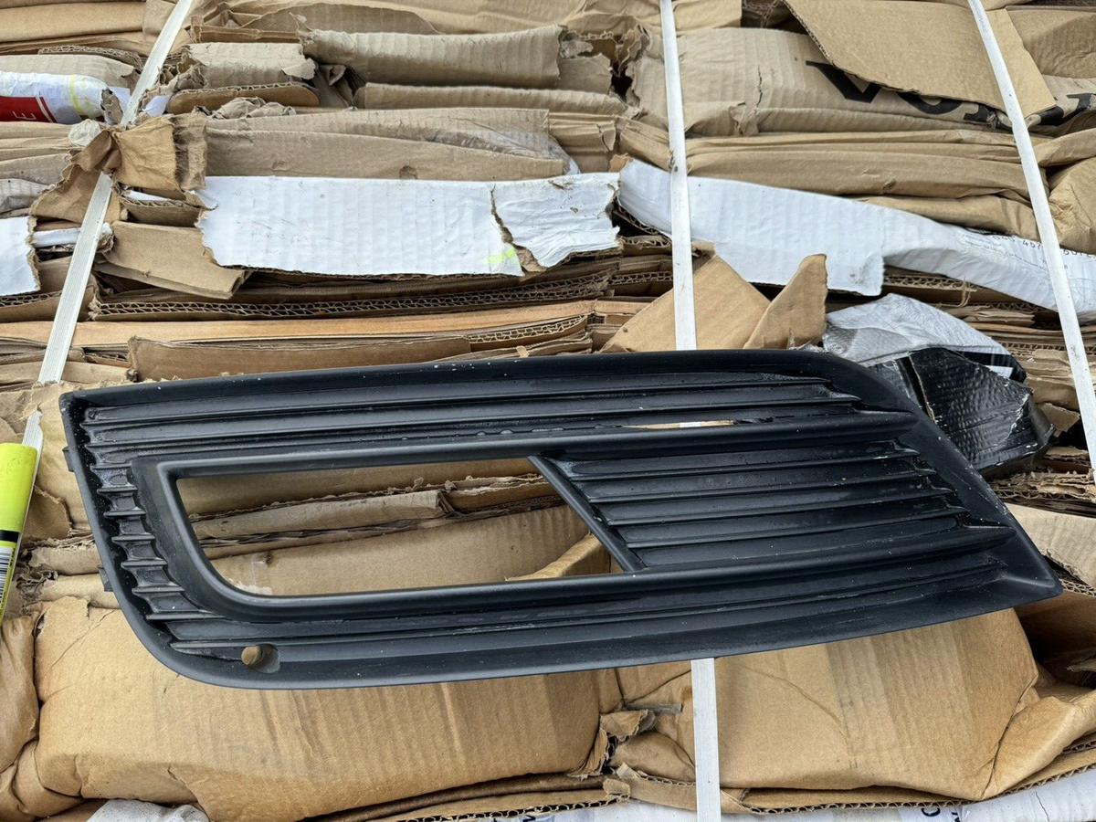 ช่องลมไฟตัดหมอกกันชนหน้า คิ้วขอบไฟตัดหมอกด้านซ้าย AUDI A4 B8.5 2012 8K0807681