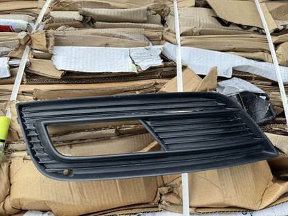 ช่องลมไฟตัดหมอกกันชนหน้า คิ้วขอบไฟตัดหมอกด้านซ้าย AUDI A4 B8.5 2012 8K0807681