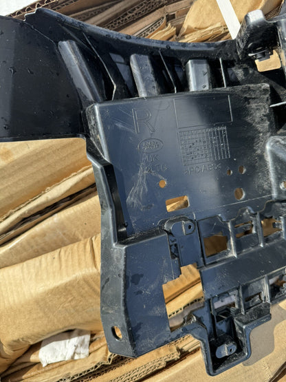 Breket Kanan Bumper Belakang Land Rover Discovery Sport L550 MK72-17E800-A Original
