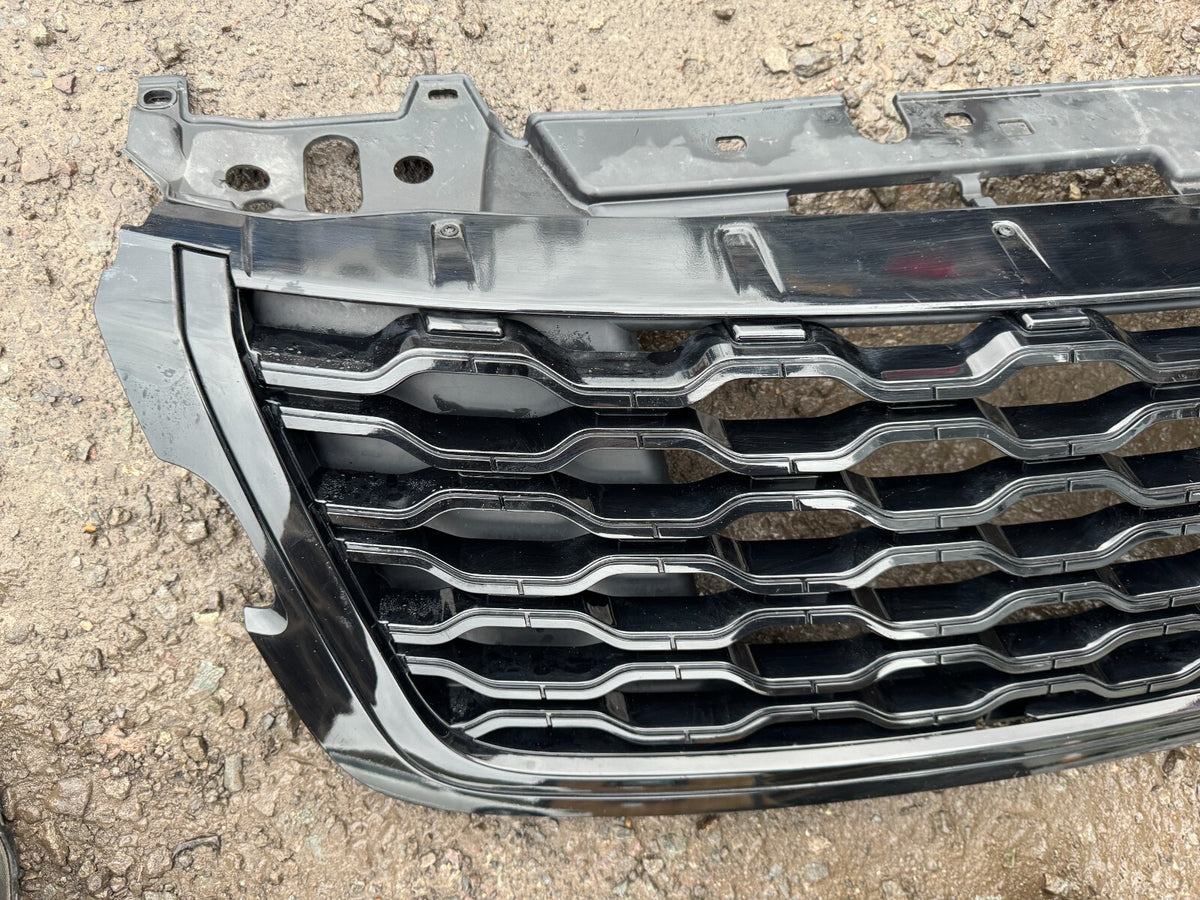 MAIN GRILLE 2022 LAND ROVER VELAR (L560) LR143275 M8A2-8200-CC Damage
