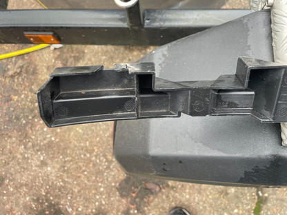 VOLVO V90 D4 Tapak Bracket Tengah Bumper Belakang 31449280