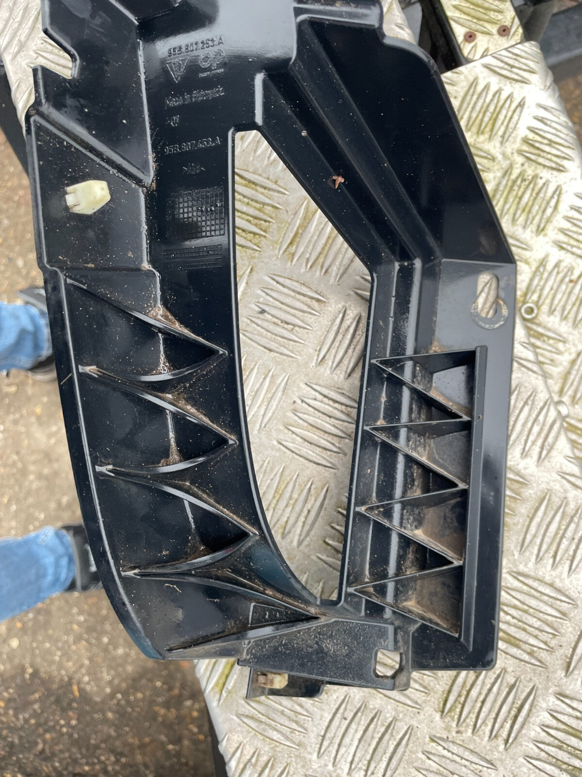 PORSCHE MACAN 95B S Breket Bumper Belakang Kiri 95B807253A 95B807453A 2016