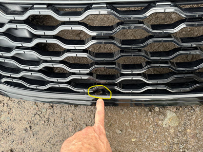 MAIN GRILLE 2022 LAND ROVER VELAR (L560) LR143275 M8A2-8200-CC Damage