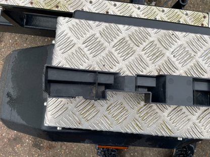 VOLVO V90 D4 Tapak Bracket Tengah Bumper Belakang 31449280