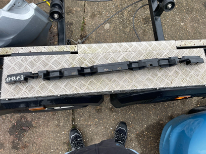 VOLVO V90 D4 Tapak Bracket Tengah Bumper Belakang 31449280