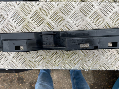 VOLVO V90 D4 Tapak Bracket Tengah Bumper Belakang 31449280