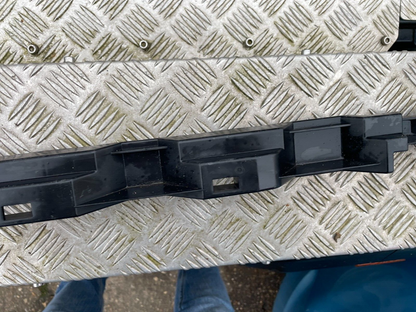 VOLVO V90 D4 Tapak Bracket Tengah Bumper Belakang 31449280