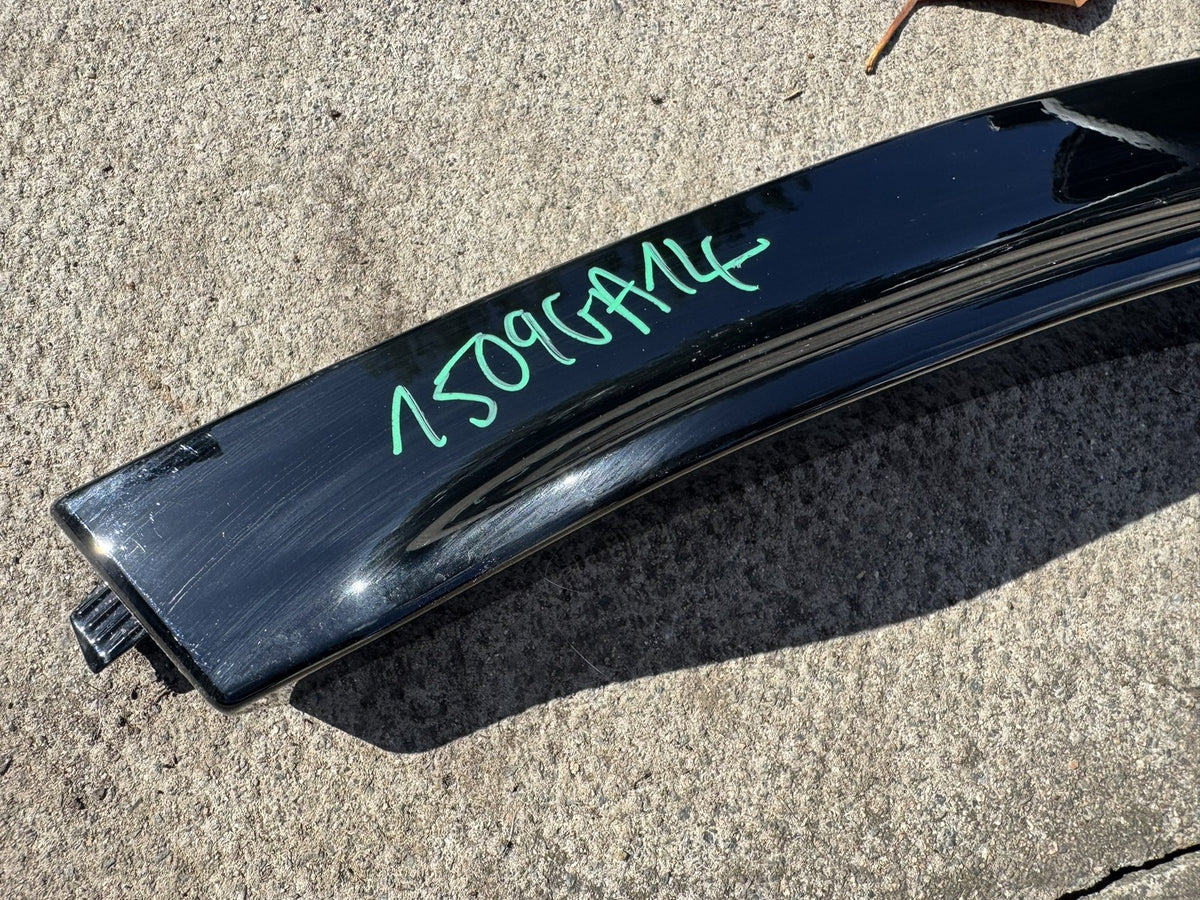 LAND ROVER DEFENDER L663 2025 FRONT RIGHT WHEEL ARCH TRIM GLOSS S8BM-16A074-A