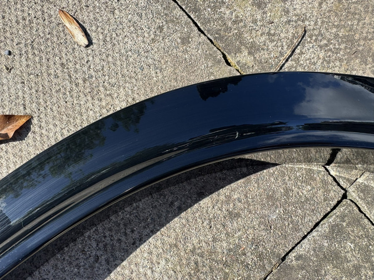 LAND ROVER DEFENDER L663 2025 FRONT RIGHT WHEEL ARCH TRIM GLOSS S8BM-16A074-A