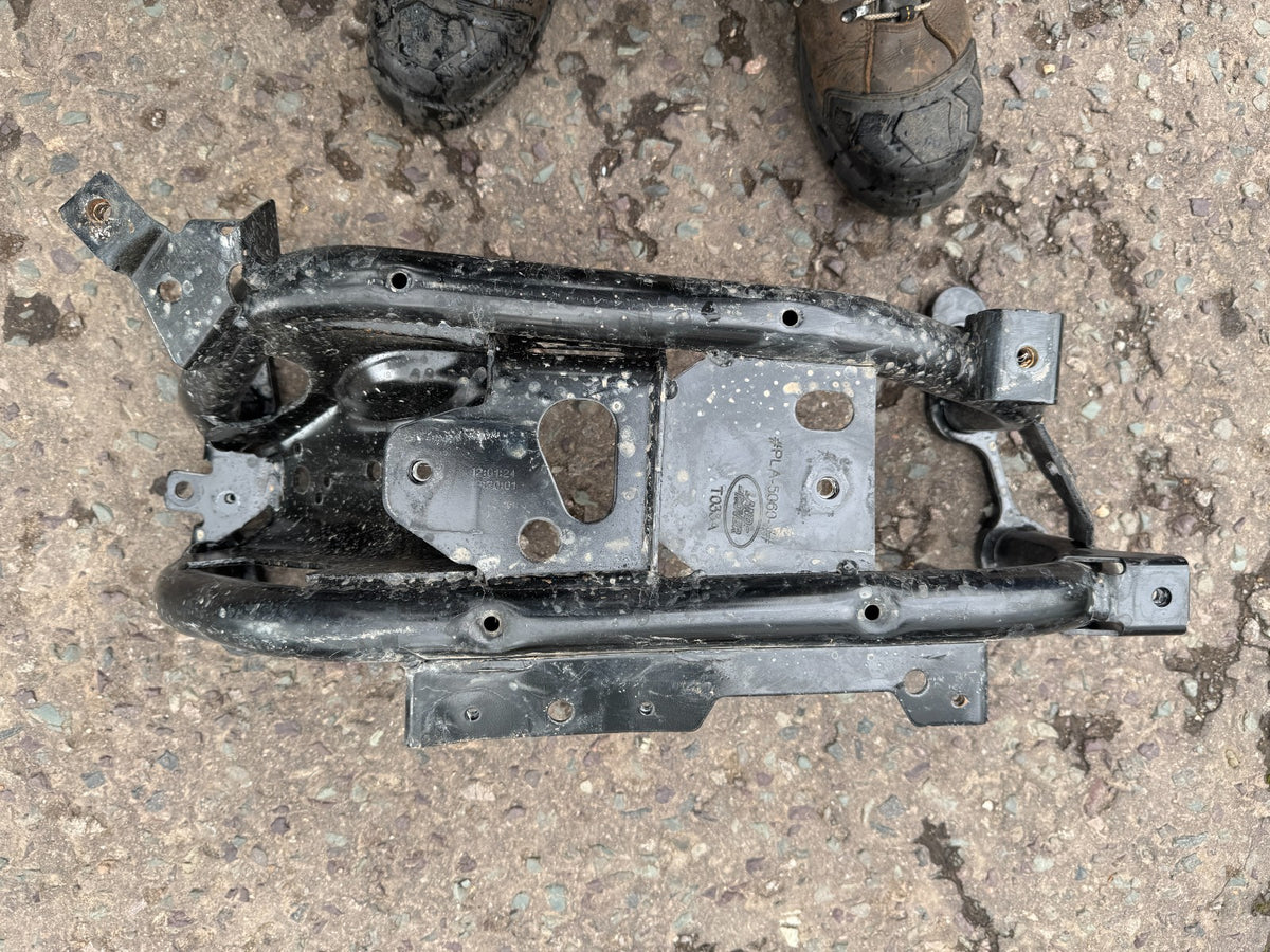 LAND ROVER DEFENDER L663 Giá Đỡ Hộp Số Khung Đỡ Hộp Số L8B25060AB