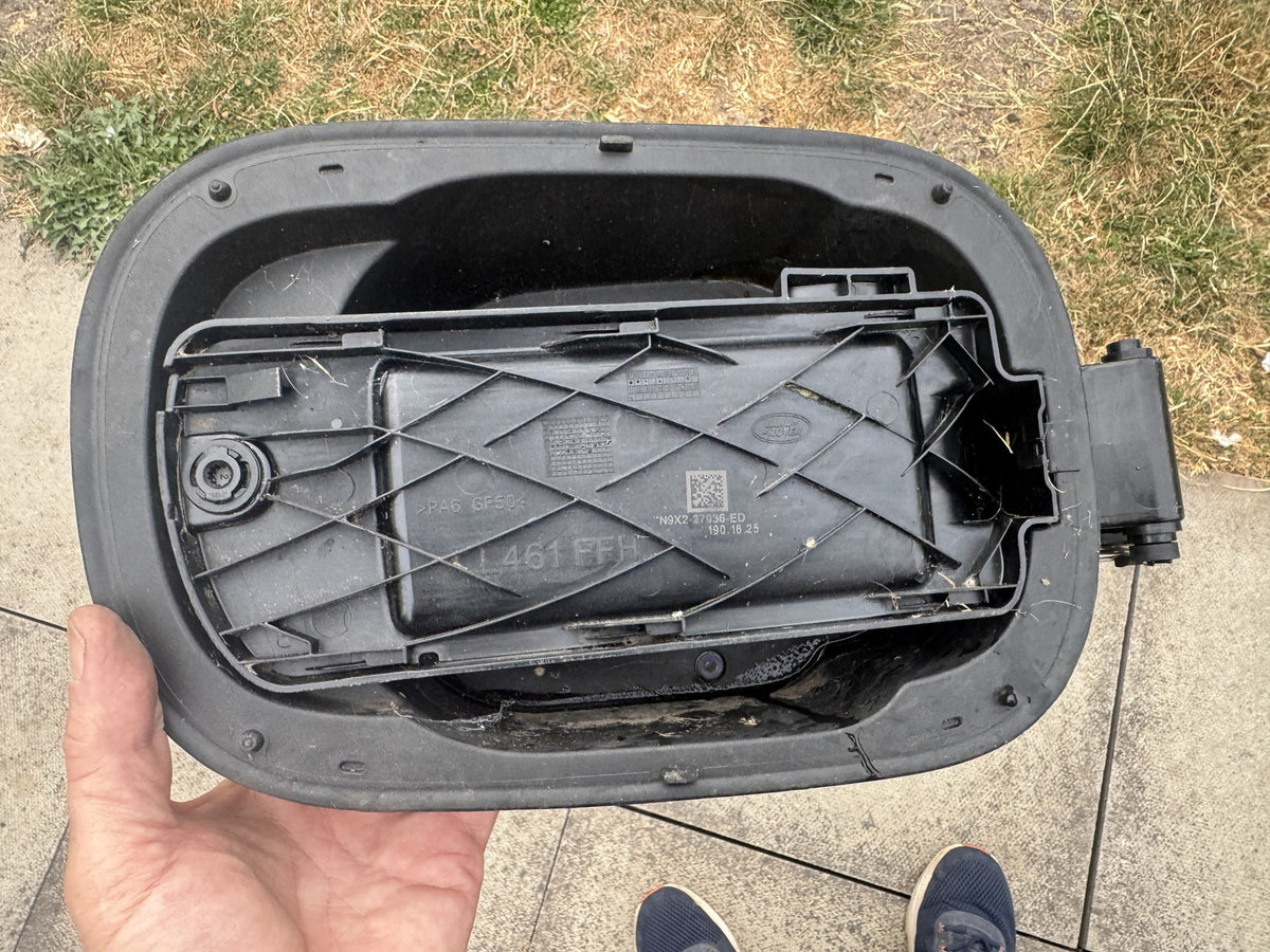 GENUINE RANGE ROVER SPORT L461 2022-ON FUEL FILLER FLAP HOUSING N9X2-27936-ED