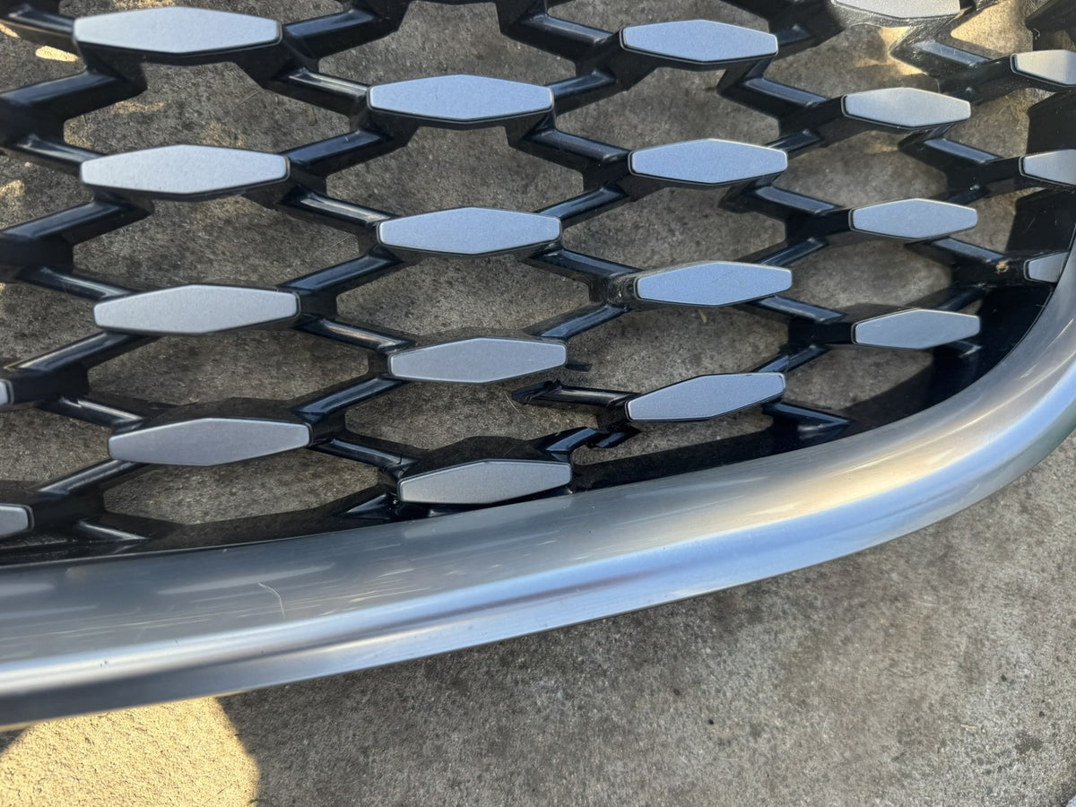 JAGUAR F-PACE X761 2021-ON FRONT GRILLE CHROME SURROUND MK83-8A100 MESH BROKEN