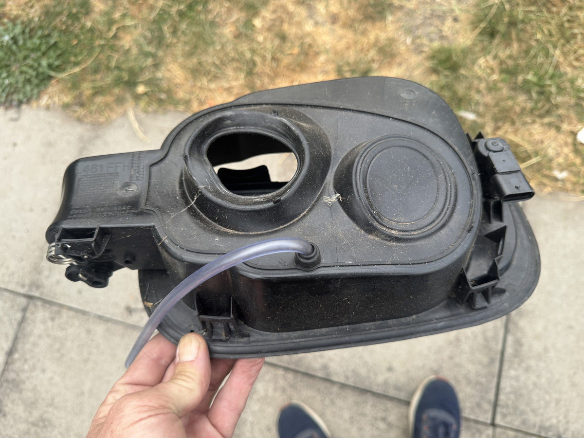 GENUINE RANGE ROVER SPORT L461 2022-ON FUEL FILLER FLAP HOUSING N9X2-27936-ED