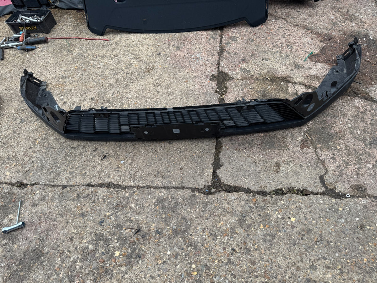2025 Peugeot 408 II Front bumper lower grill 9840750080