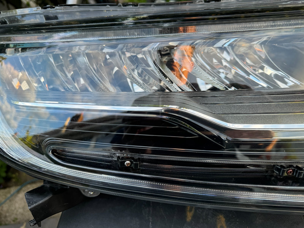 HONDA CR-V MK5 2017 ON RIGHT HEADLIGHT DRL LED HEADLAMP 33100-TLA-T11