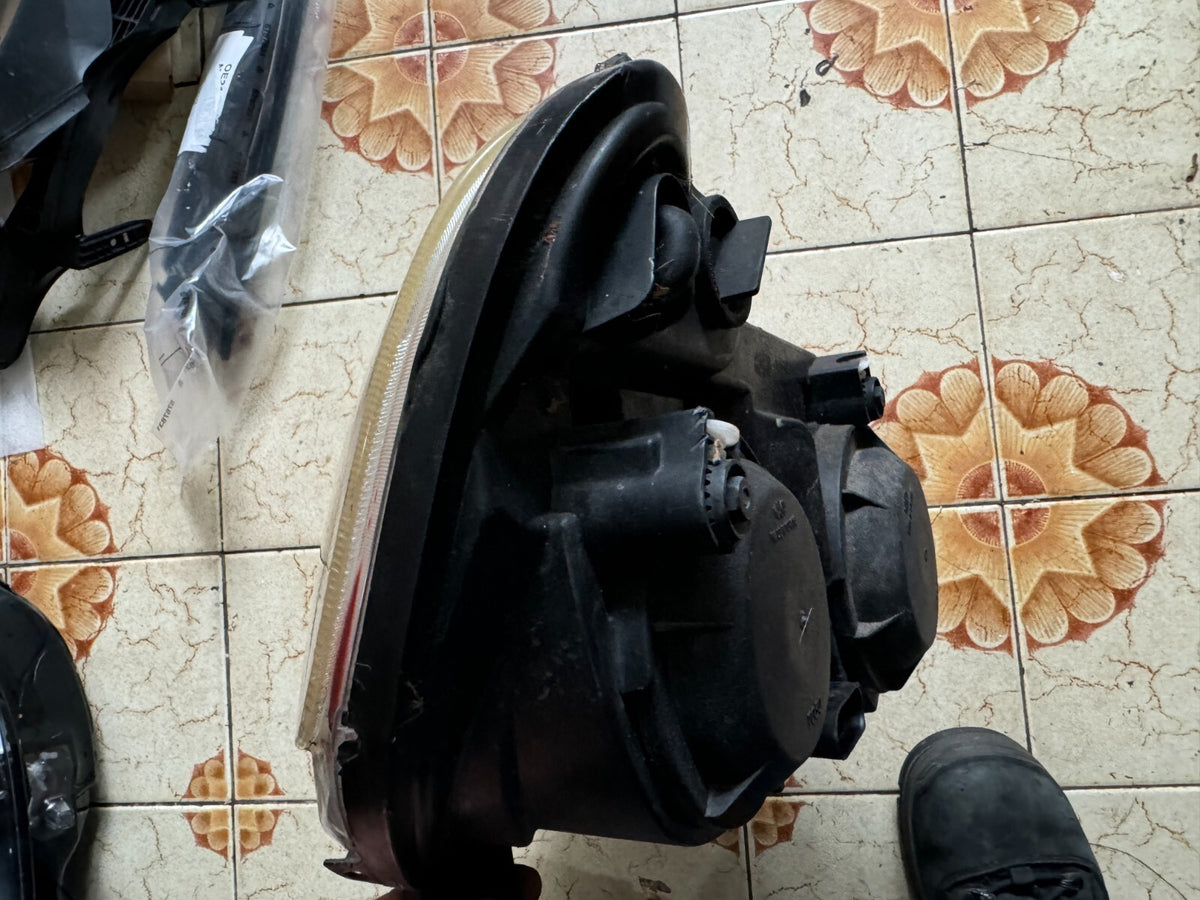 FIAT DOBLO MK1 2006-2010 LEFT SIDE HEADLIGHT 43695999 DAMAGED