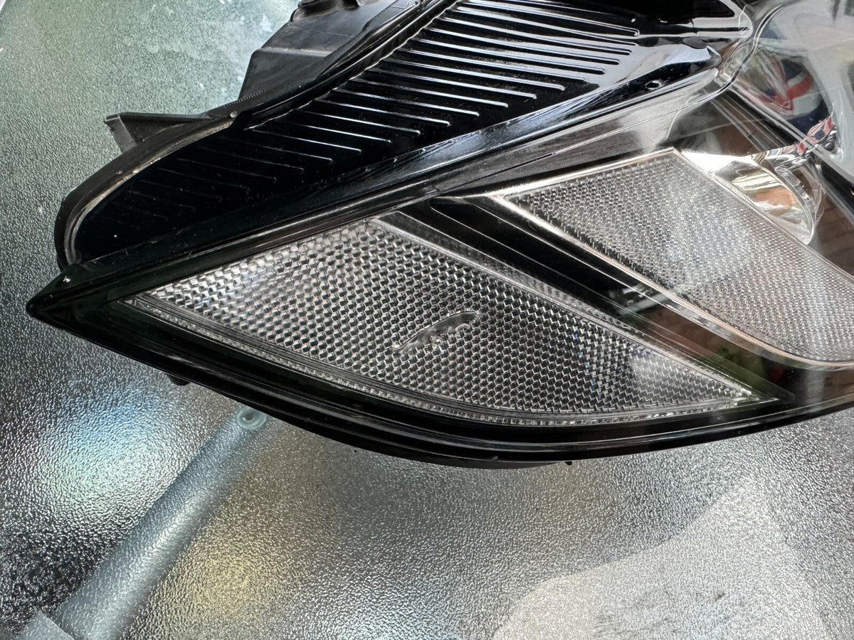 2022 Genuine Jaguar F-Pace/XF X260 LED Headlight Right Hand MK8313W029AC DAMAGED