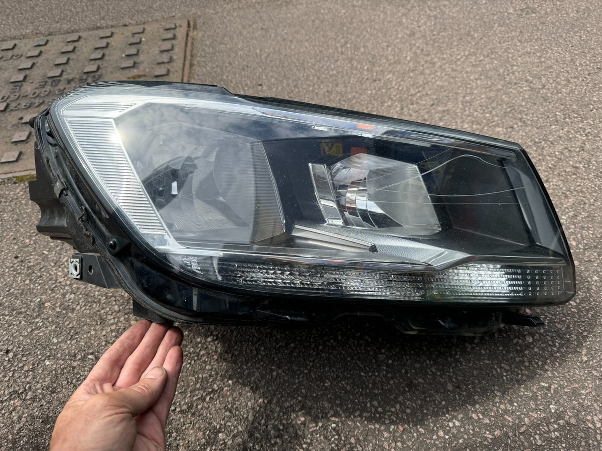 VOLKSWAGEN TIGUAN MK2 2016 HALOGEN HEADLIGHT FRONT RIGHT 5NC941006B